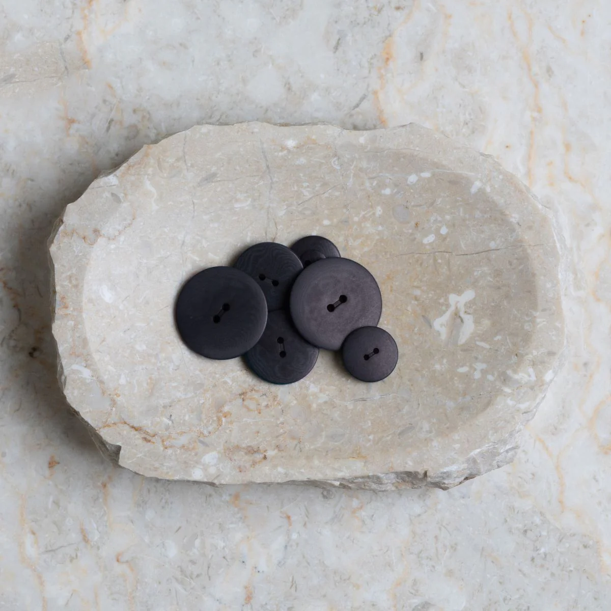 Atelier Brunette - Palm Buttons - Night / Deep Charcoal 20mm - Image 3