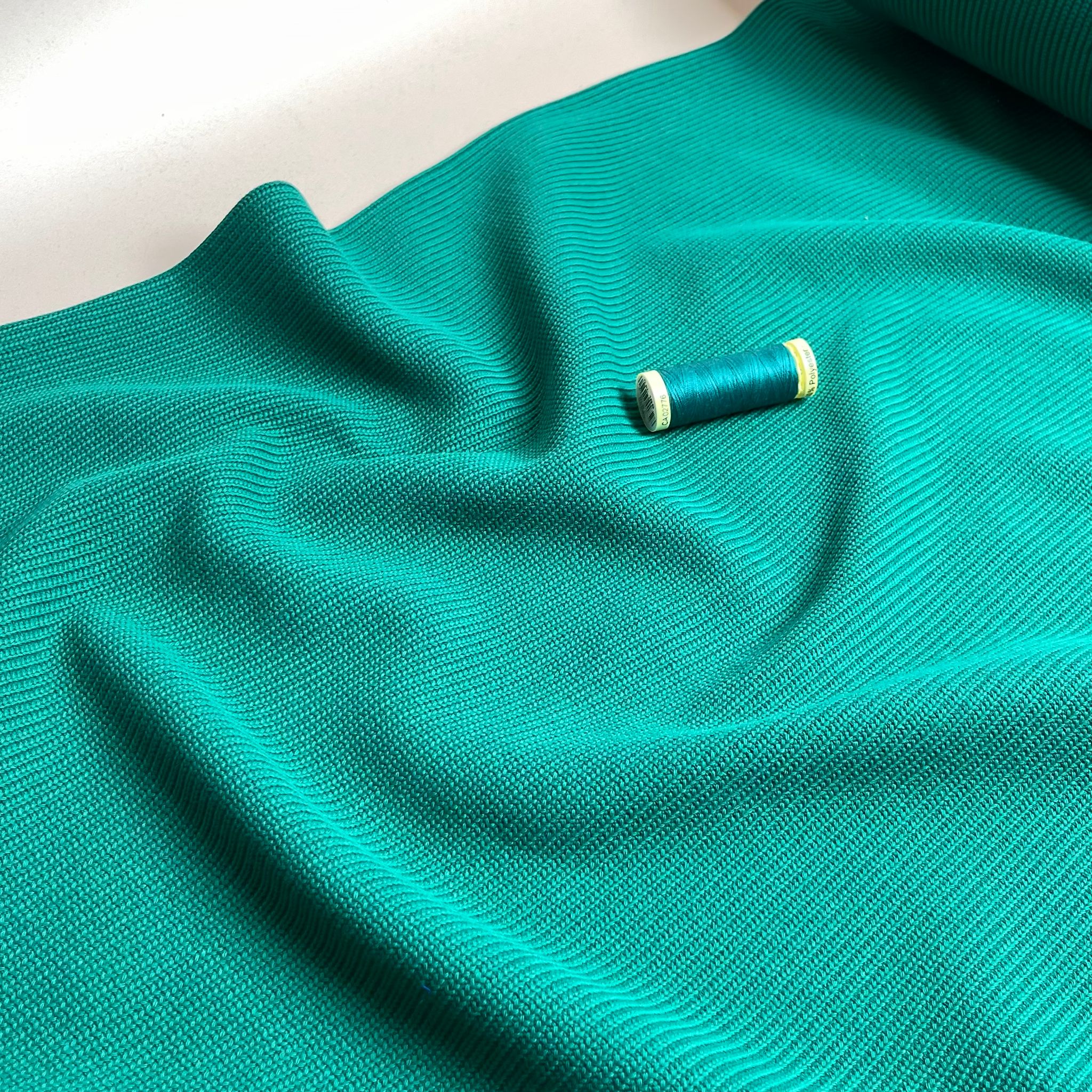 Emerald Ribbed Cotton Cable Knitted Fabric - Image 3