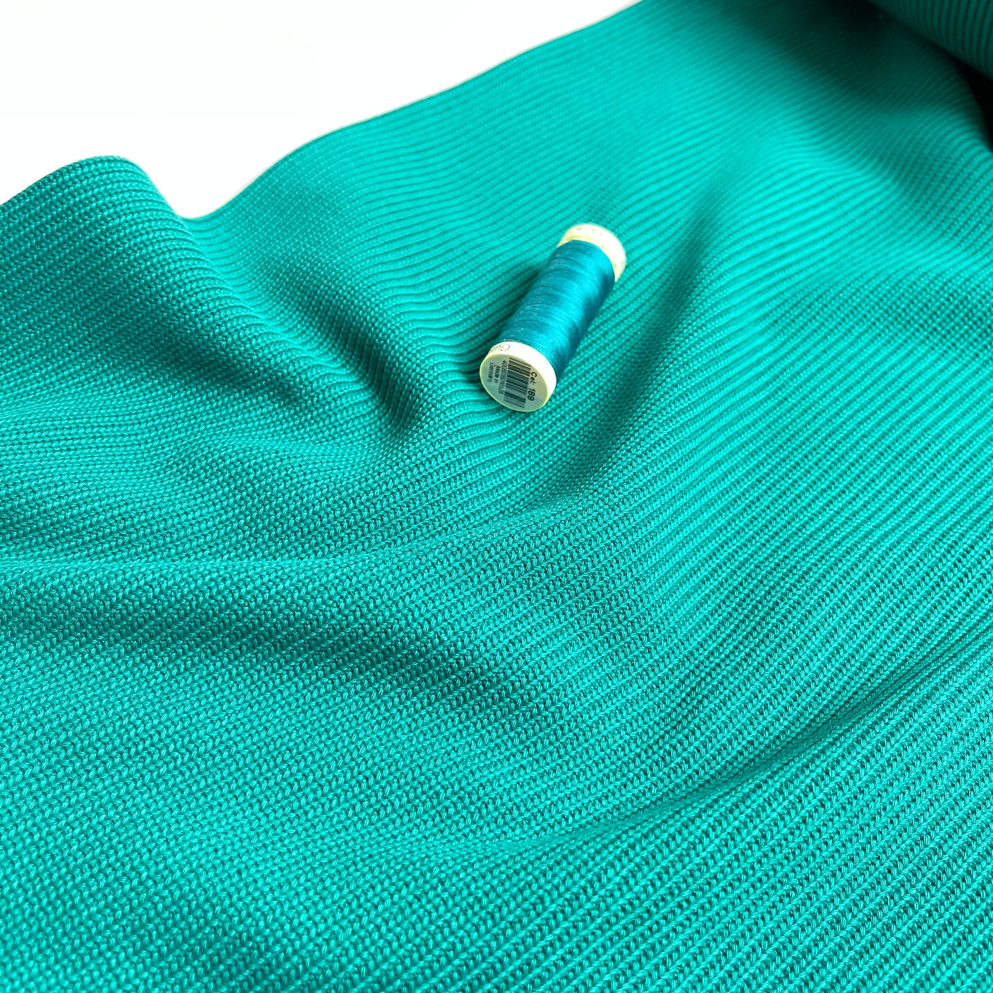 Emerald Ribbed Cotton Cable Knitted Fabric - Image 4