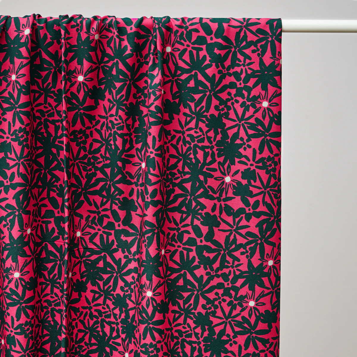 Mind The MAKER - Flowery Crimson ECOVERO™ Viscose Leia Crepe Fabric